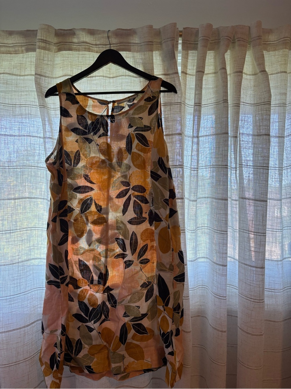 Rachel Zoe - Sleeveless Leaf-Print Shift Dress in Peach and Black